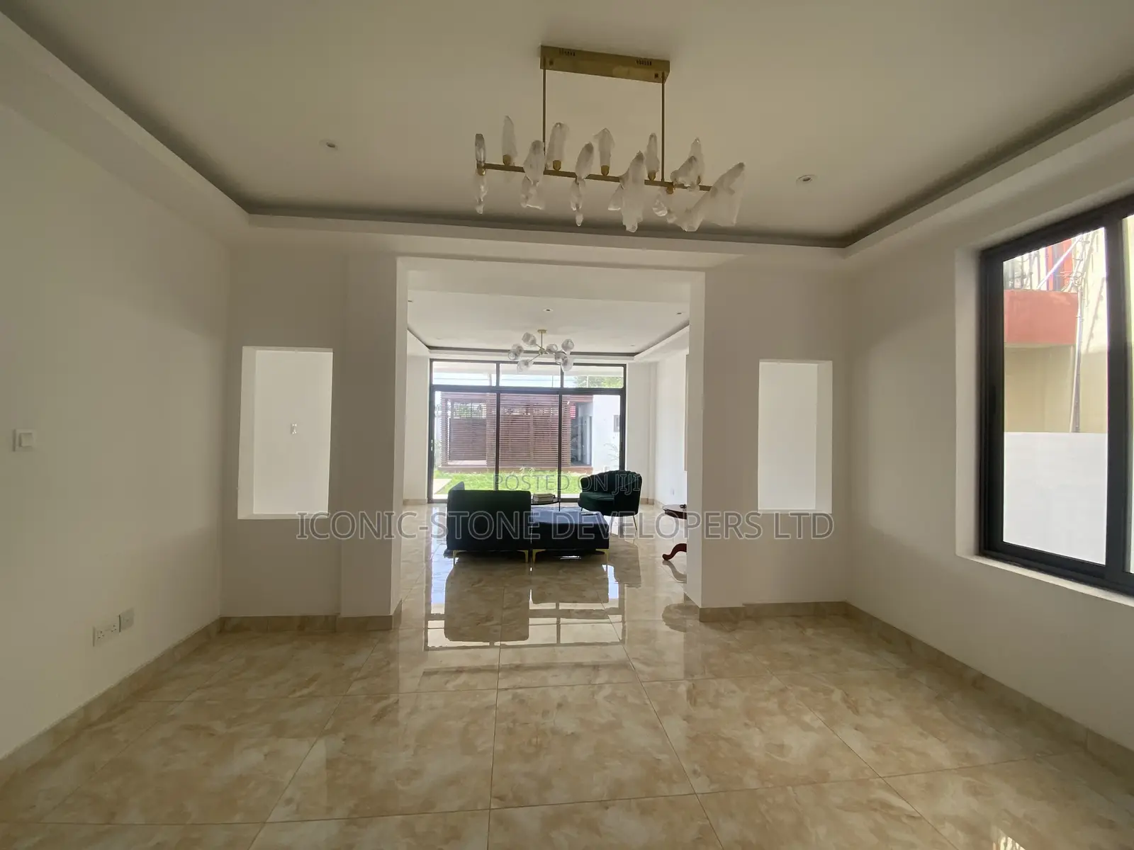 4bdrm Mansion in American House, East Legon for sale