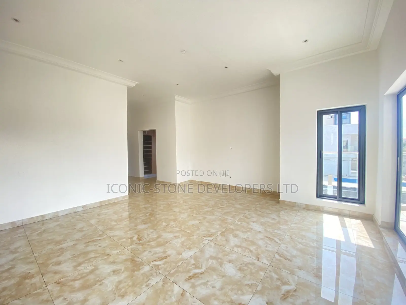 4bdrm Mansion in American House, East Legon for sale