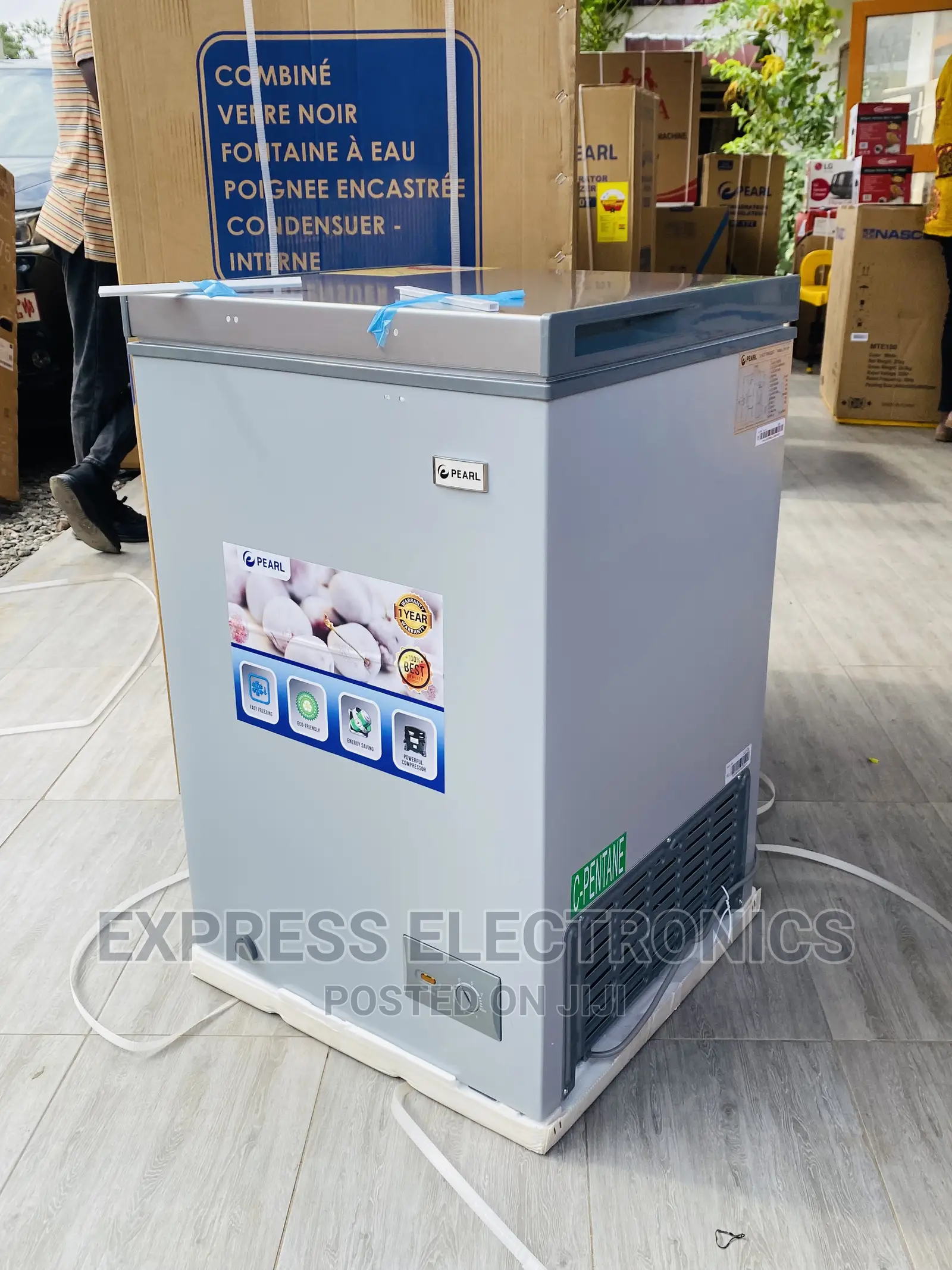Grab Your Favorite Chest Freezer Single Door Pearl 100L