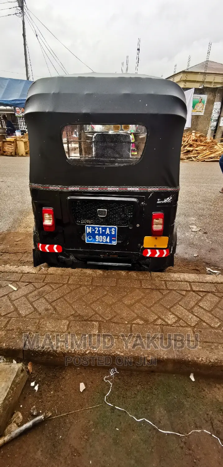 Bajaj RE 2021 Black