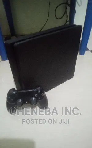 Ps4 Slim Pre-Owned With Fc26+Other Games + 2 Controllers