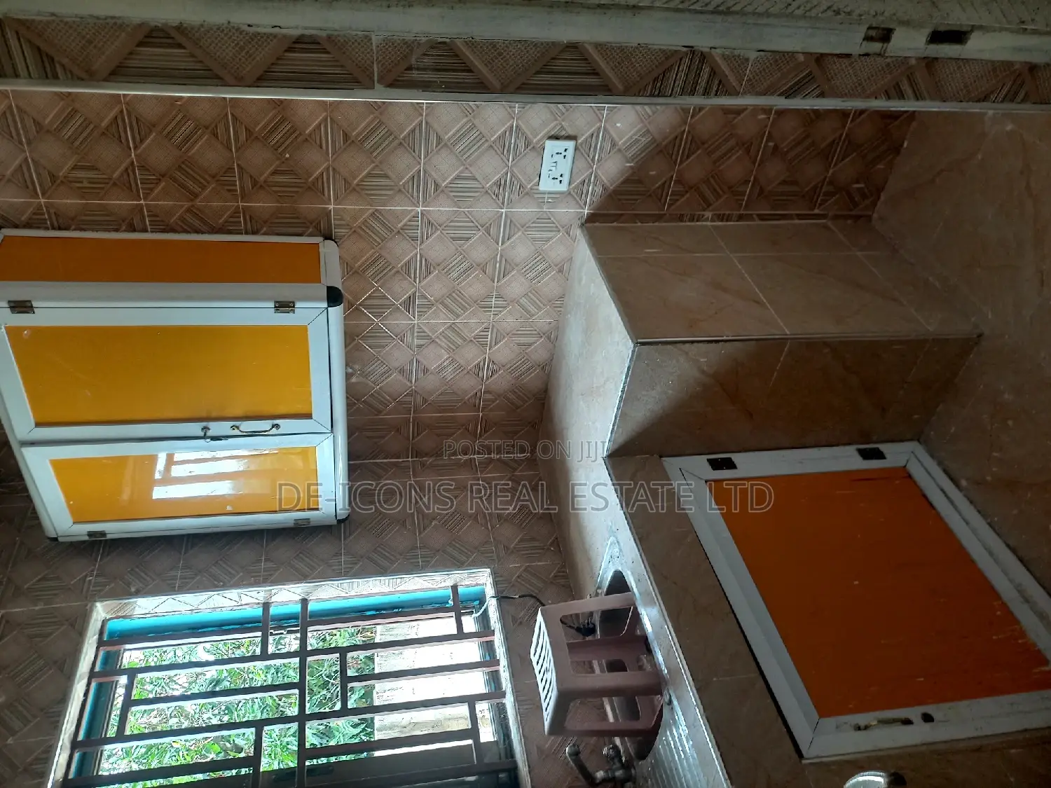 1bdrm Duplex in De-Icons Real Estate, Kasoa for rent