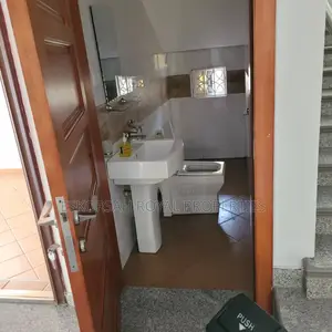 4bdrm House in East Legon for rent