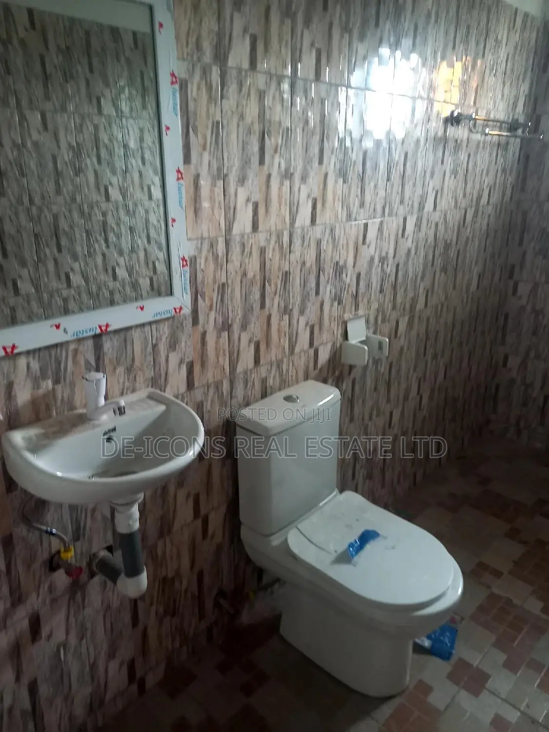 1bdrm Duplex in De-Icons Real Estate, Kasoa for rent