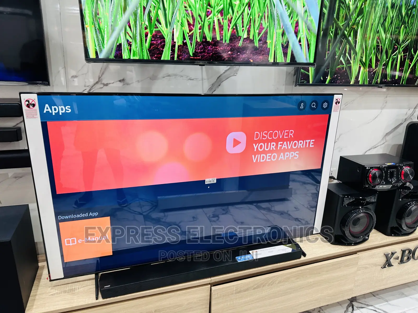 Sleek 65”Viewing Delights UHD Smart Bu8000 Samsung