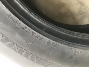 275/55r20 Brigdestone Tire