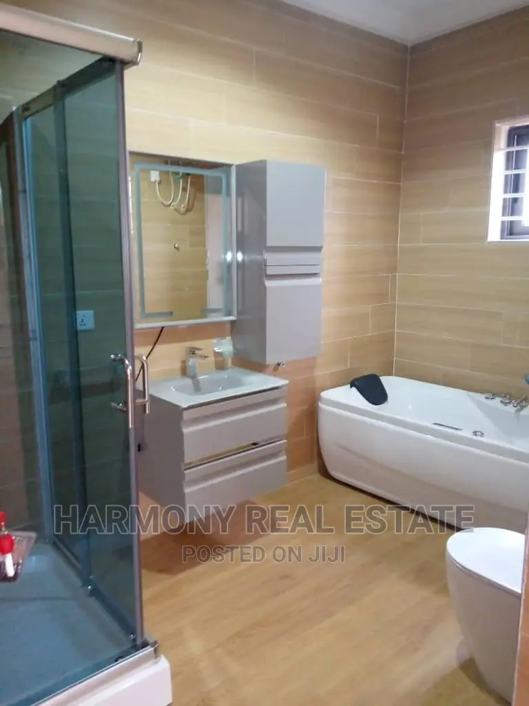 5bdrm House in East Legon for sale