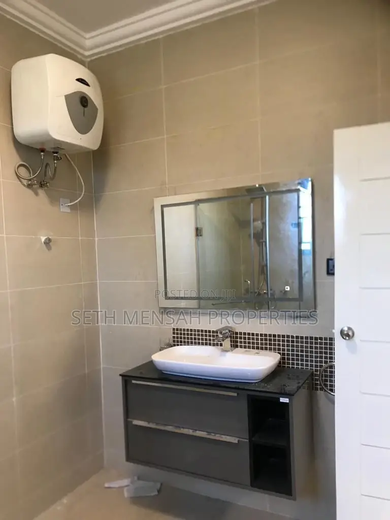 5bdrm House in Airport Residential Area for rent