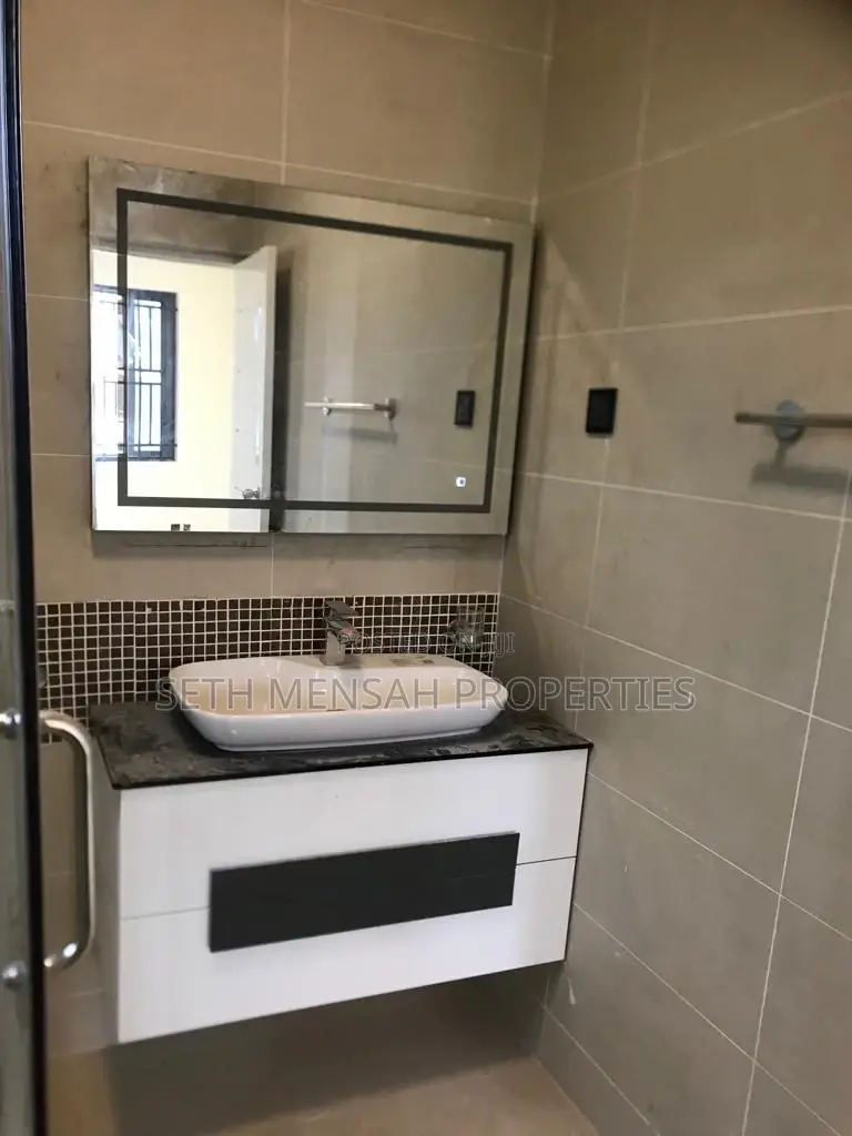 5bdrm House in Airport Residential Area for rent