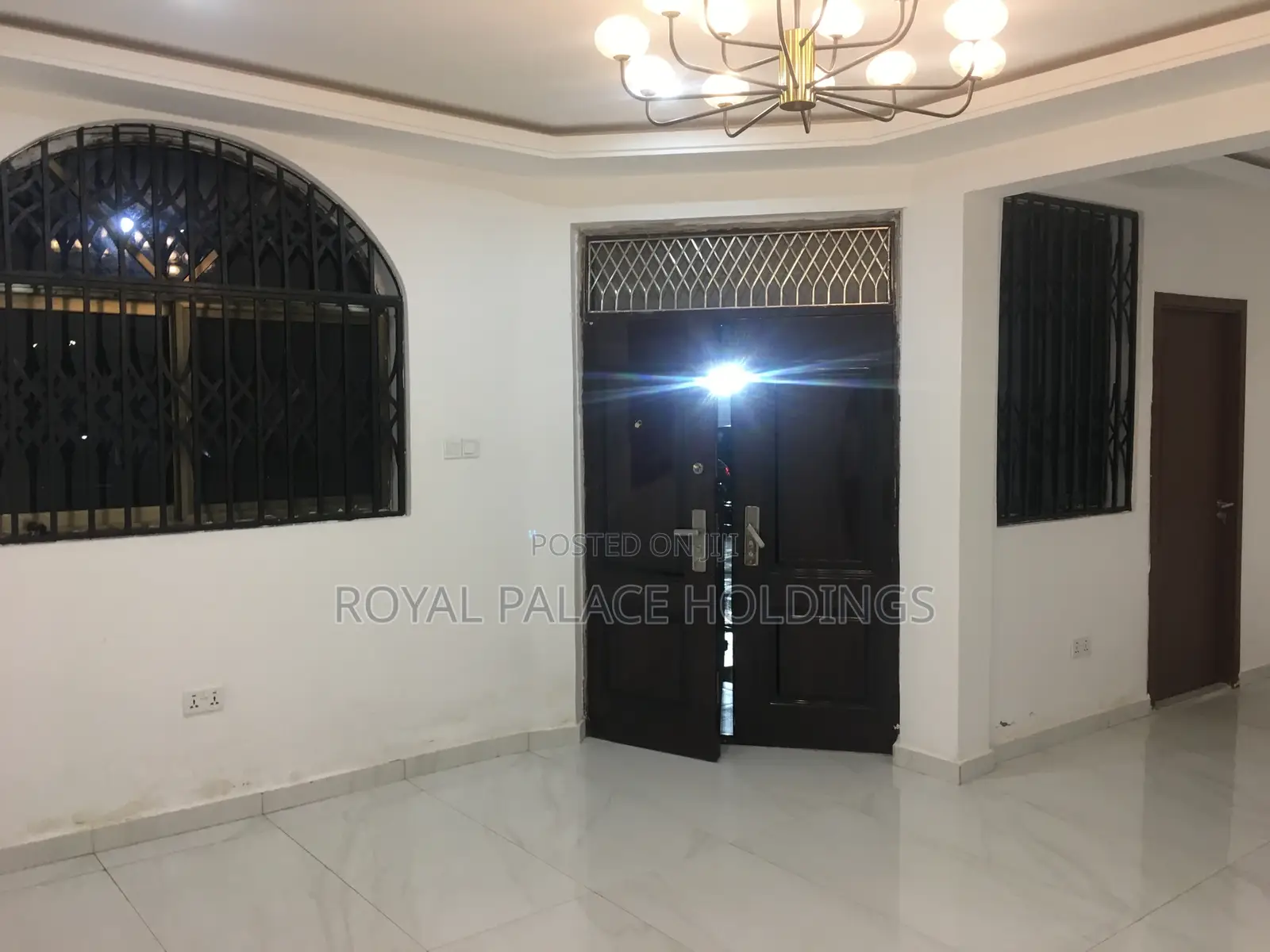 3bdrm Apartment in Close To American, East Legon for rent