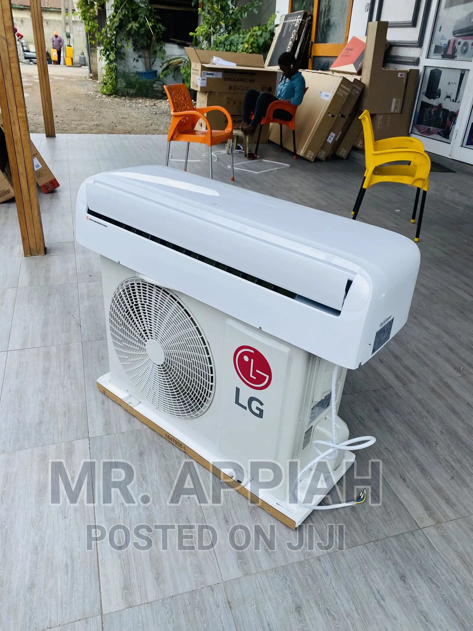 Chill Out With LG 2.5HP Split Type Air Conditioner(White).