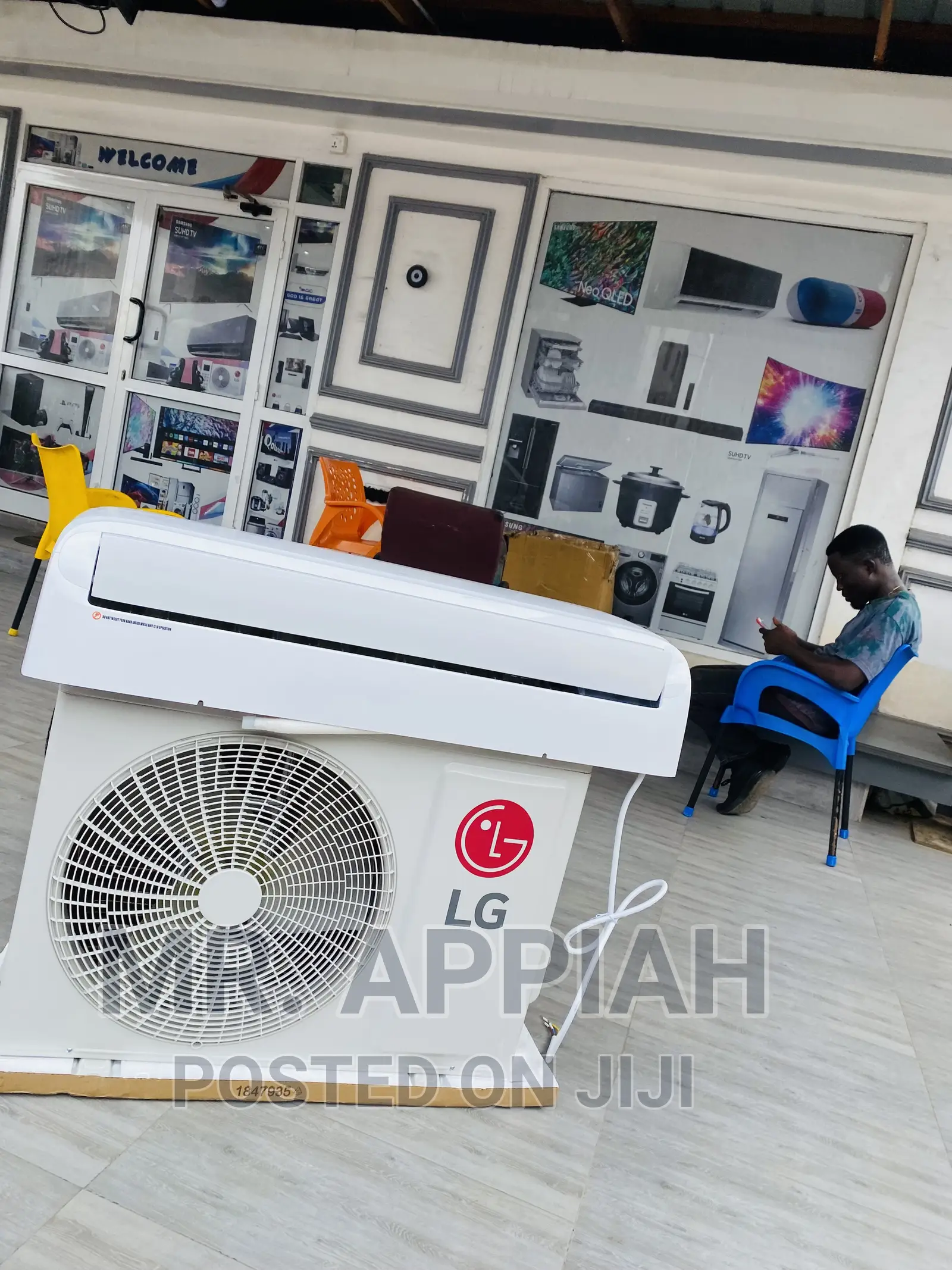 Cool Comfort With LG2.5HP Split Type Air Conditioner(White)