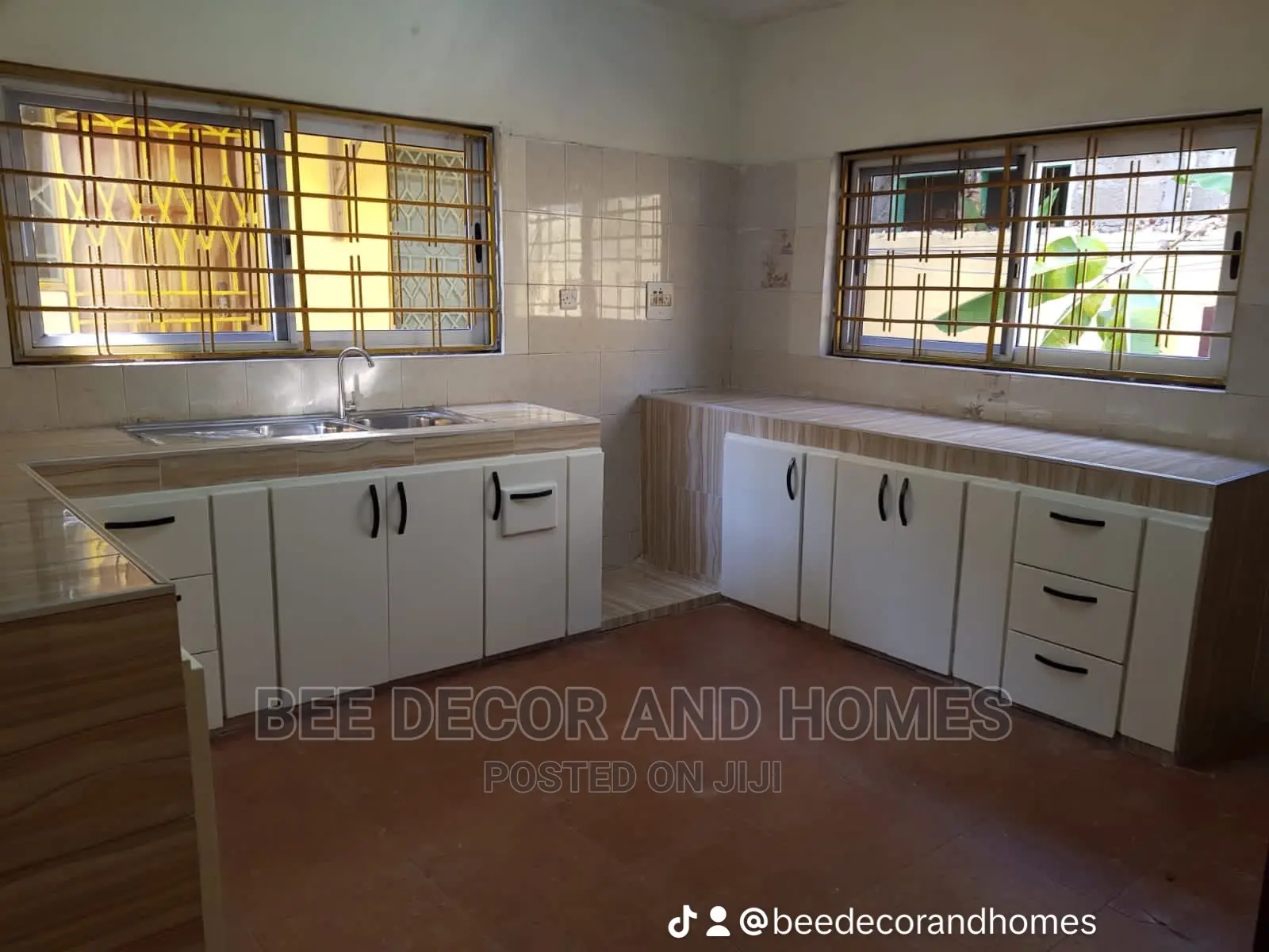 9bdrm House in Bee Decor And Homes, Adenta for sale