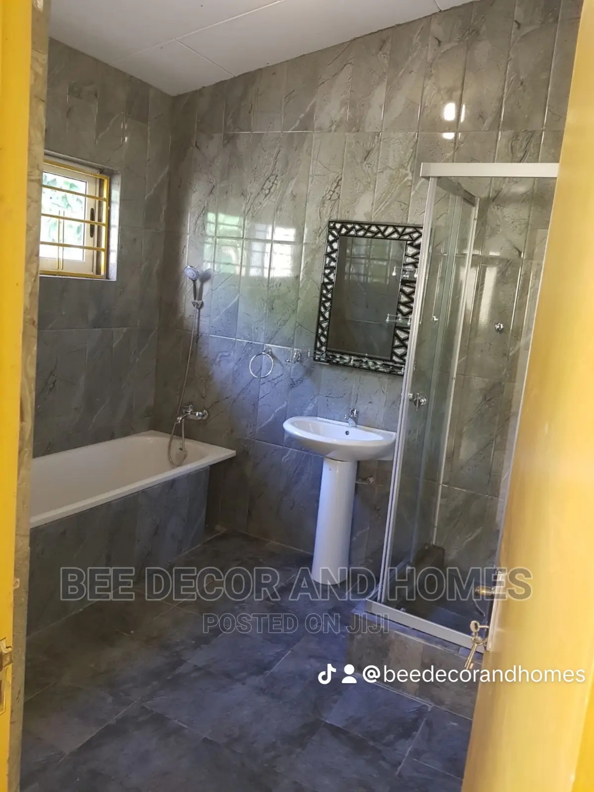 9bdrm House in Bee Decor And Homes, Adenta for sale