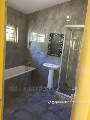 9bdrm House in Bee Decor And Homes, Adenta for sale