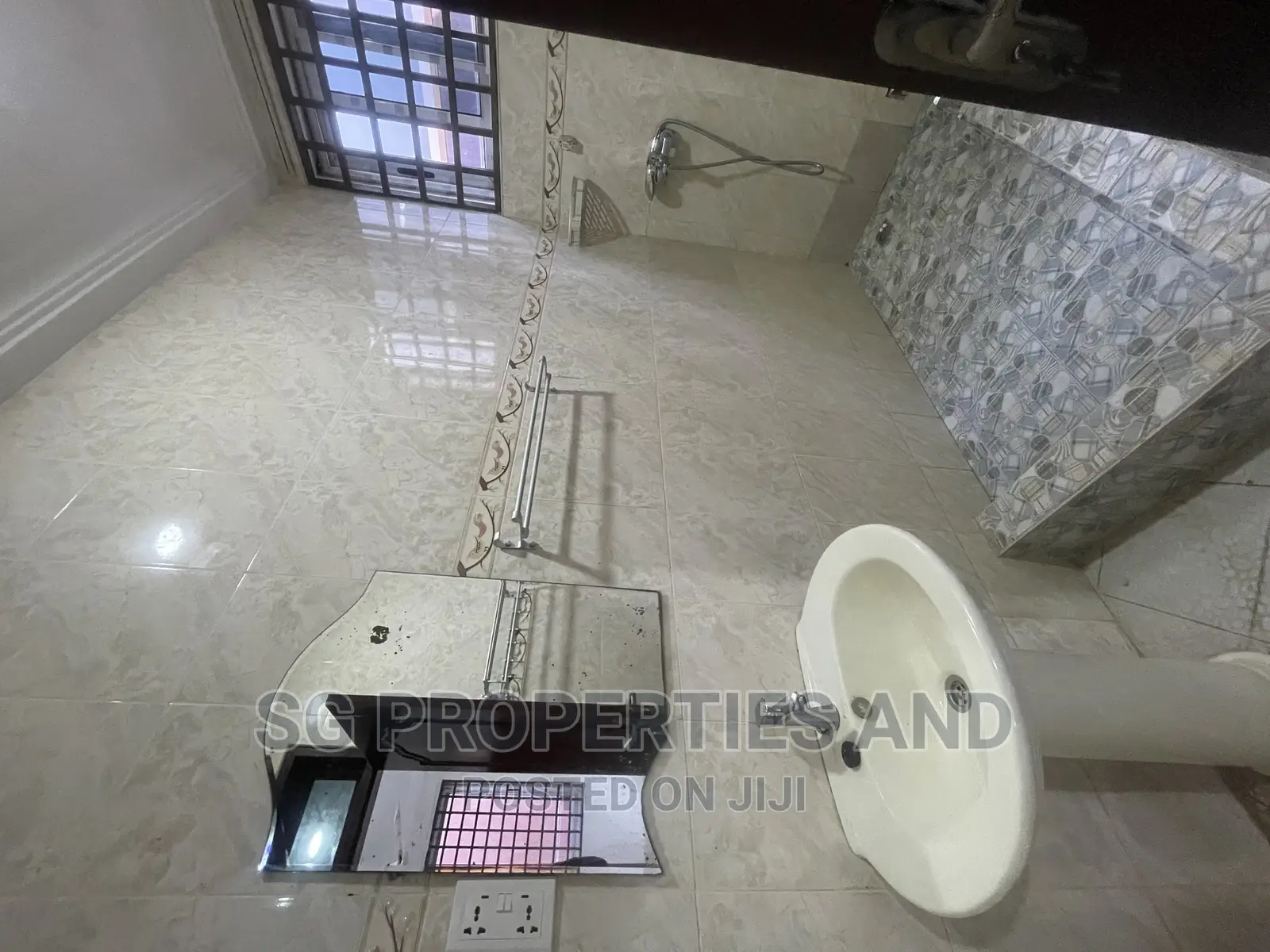2bdrm Apartment in Lashibi, Spintex for rent