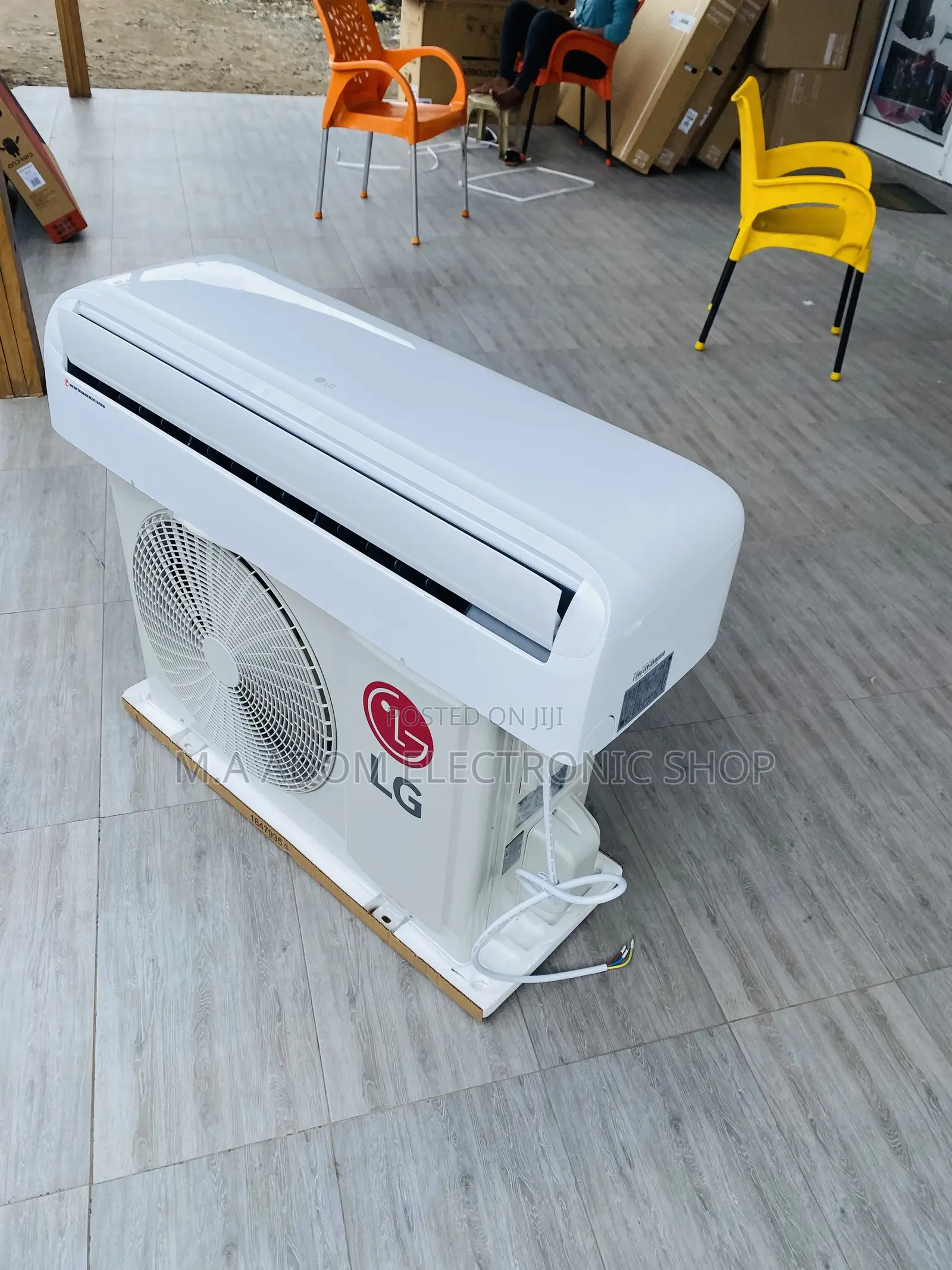 Extremely Chilling LG 2.0hp R410 Air Conditioner(White) 