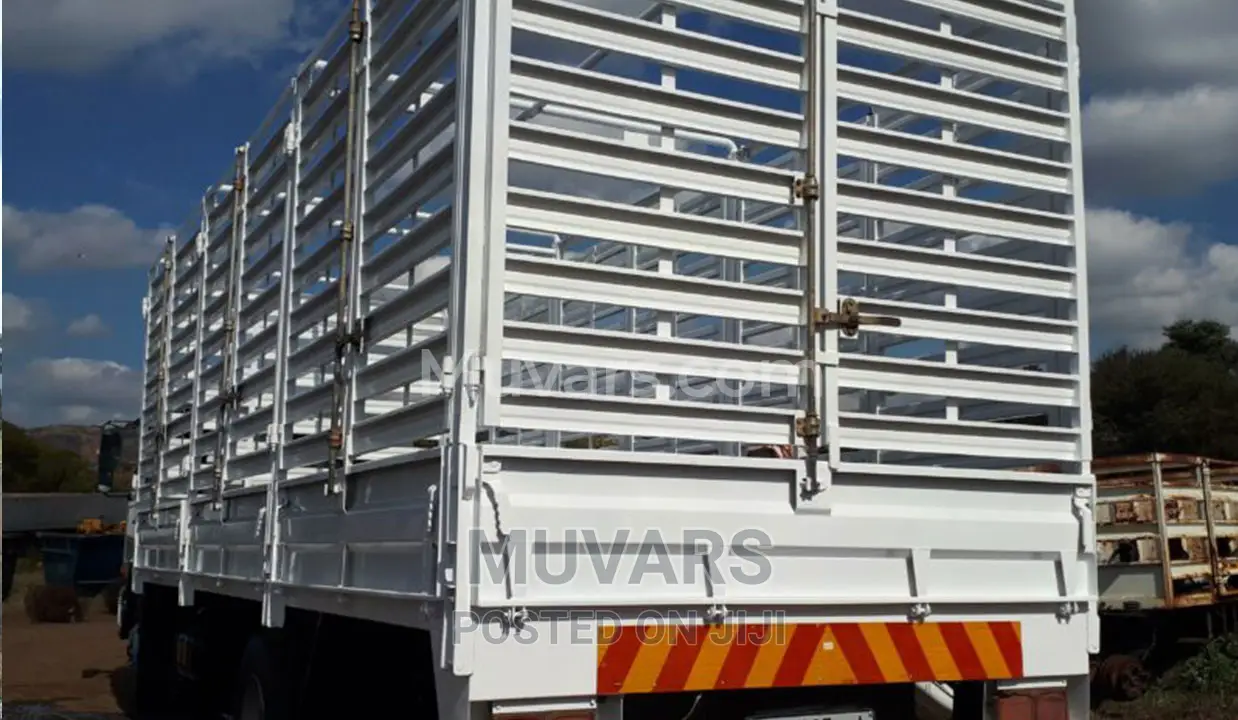Rent a Cargo Truck for Logistics Moving, Cattle Cargo Truck