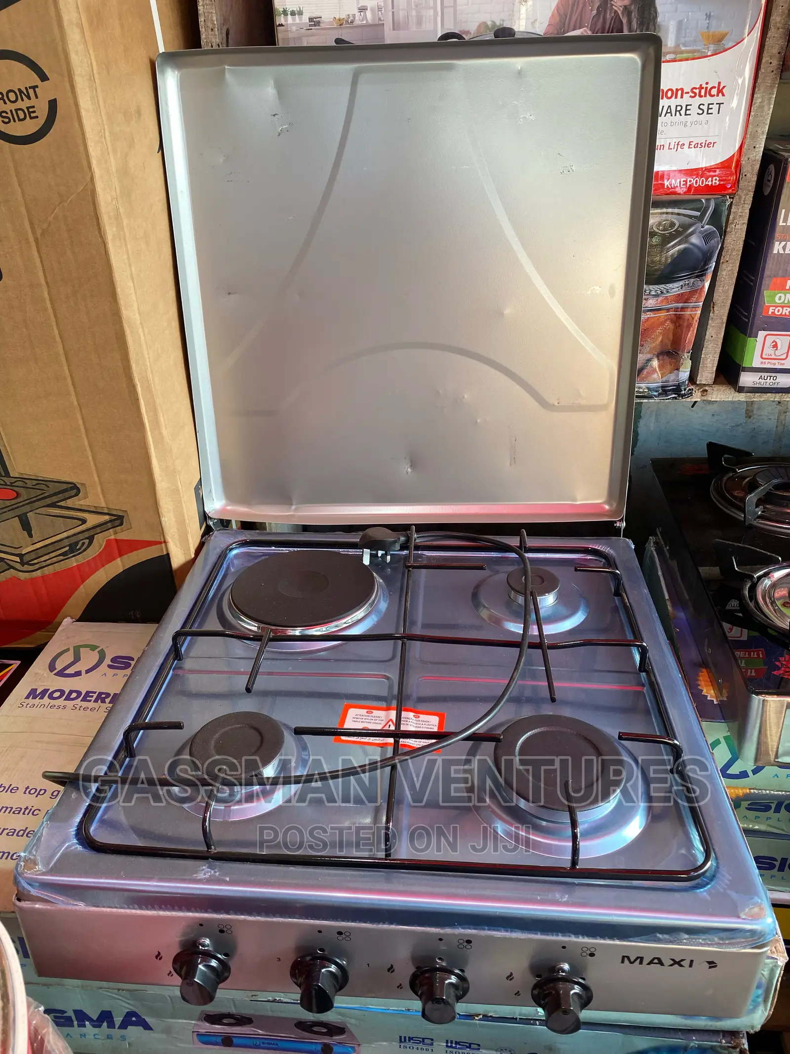 4 Burner Electric and Gas Stove