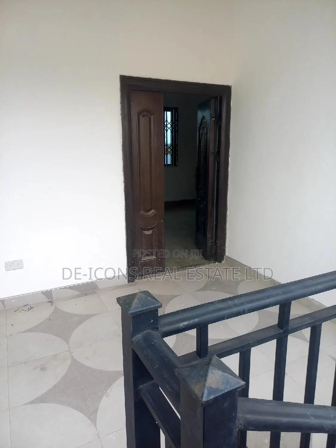 1bdrm Duplex in De-Icons Real Estate, Awutu Senya East Municipal