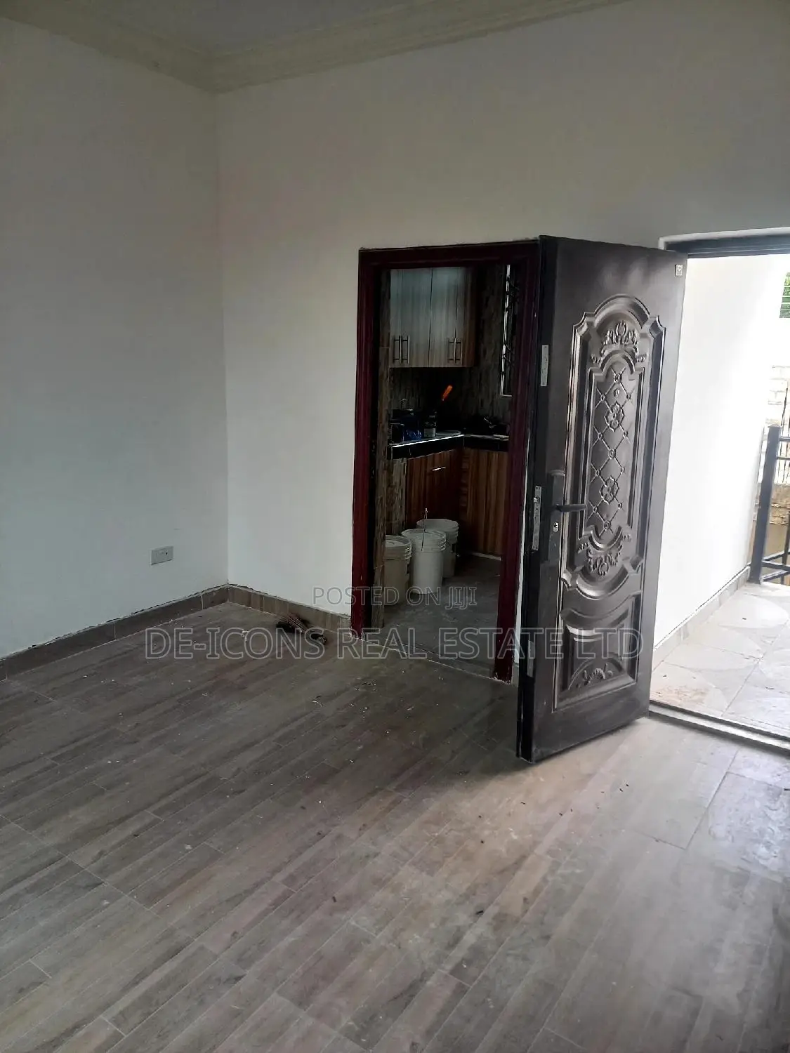 1bdrm Duplex in De-Icons Real Estate, Awutu Senya East Municipal