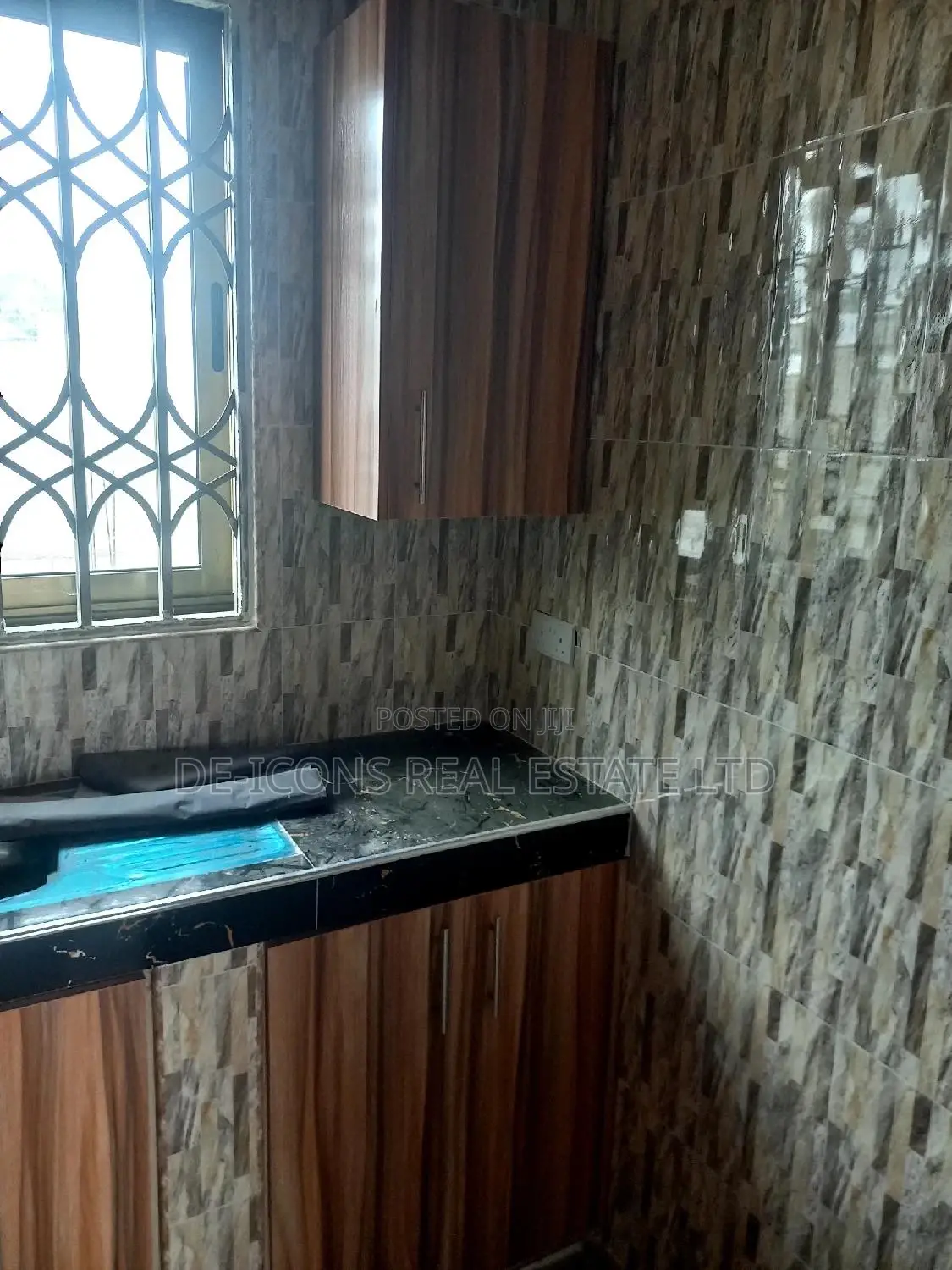 1bdrm Duplex in De-Icons Real Estate, Awutu Senya East Municipal