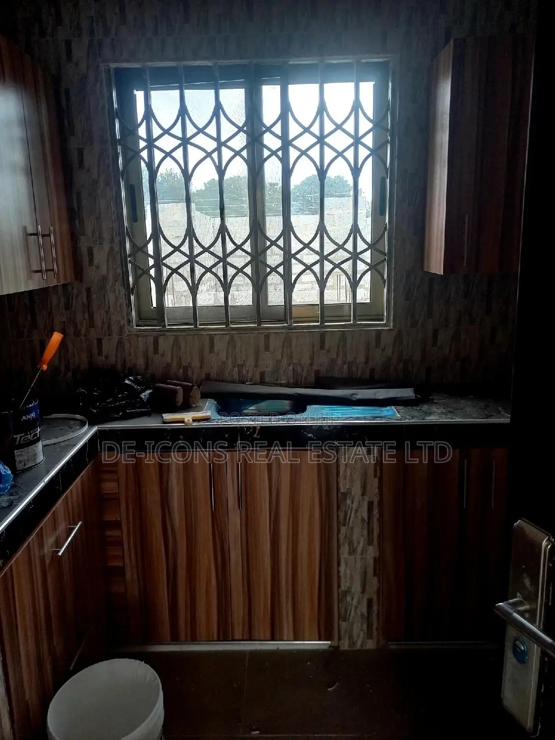 1bdrm Duplex in De-Icons Real Estate, Awutu Senya East Municipal