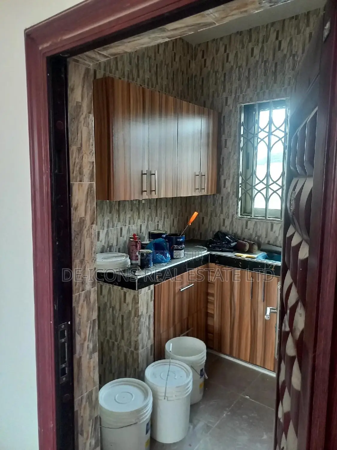 1bdrm Duplex in De-Icons Real Estate, Awutu Senya East Municipal