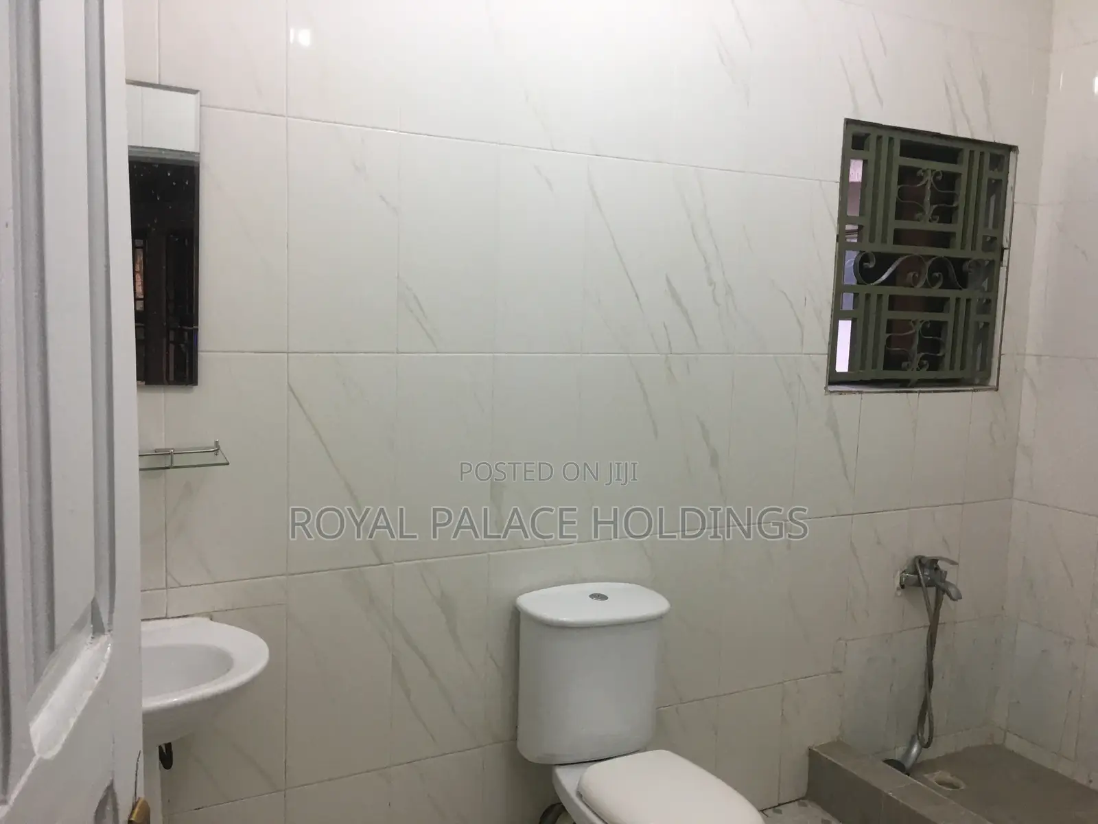8bdrm Duplex in Close To American, East Legon for rent