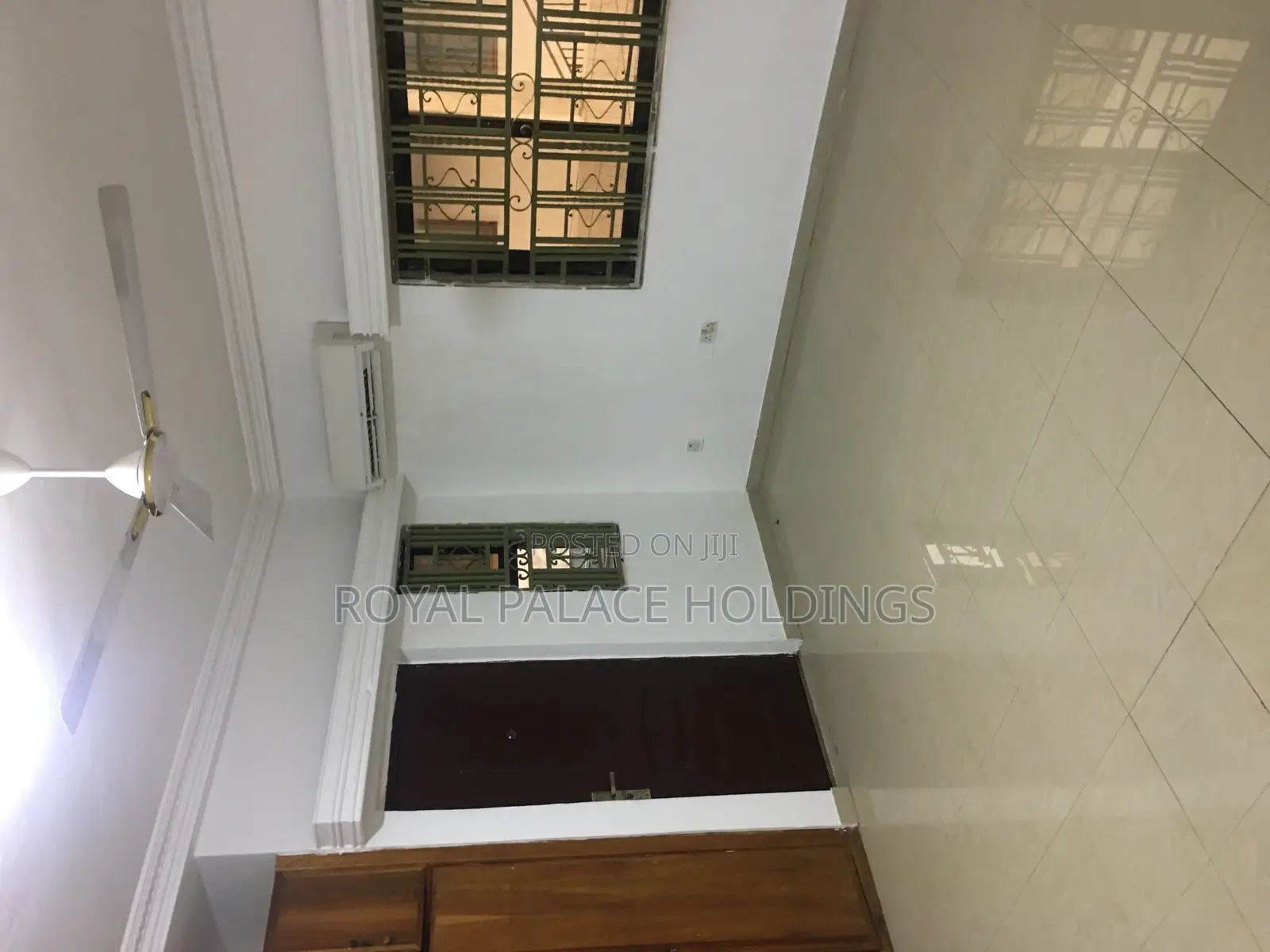 8bdrm Duplex in Close To American, East Legon for rent