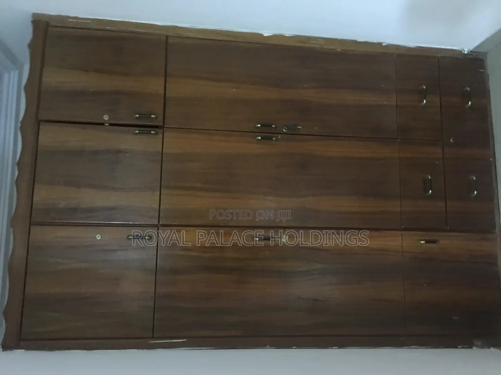 8bdrm Duplex in Close To American, East Legon for rent
