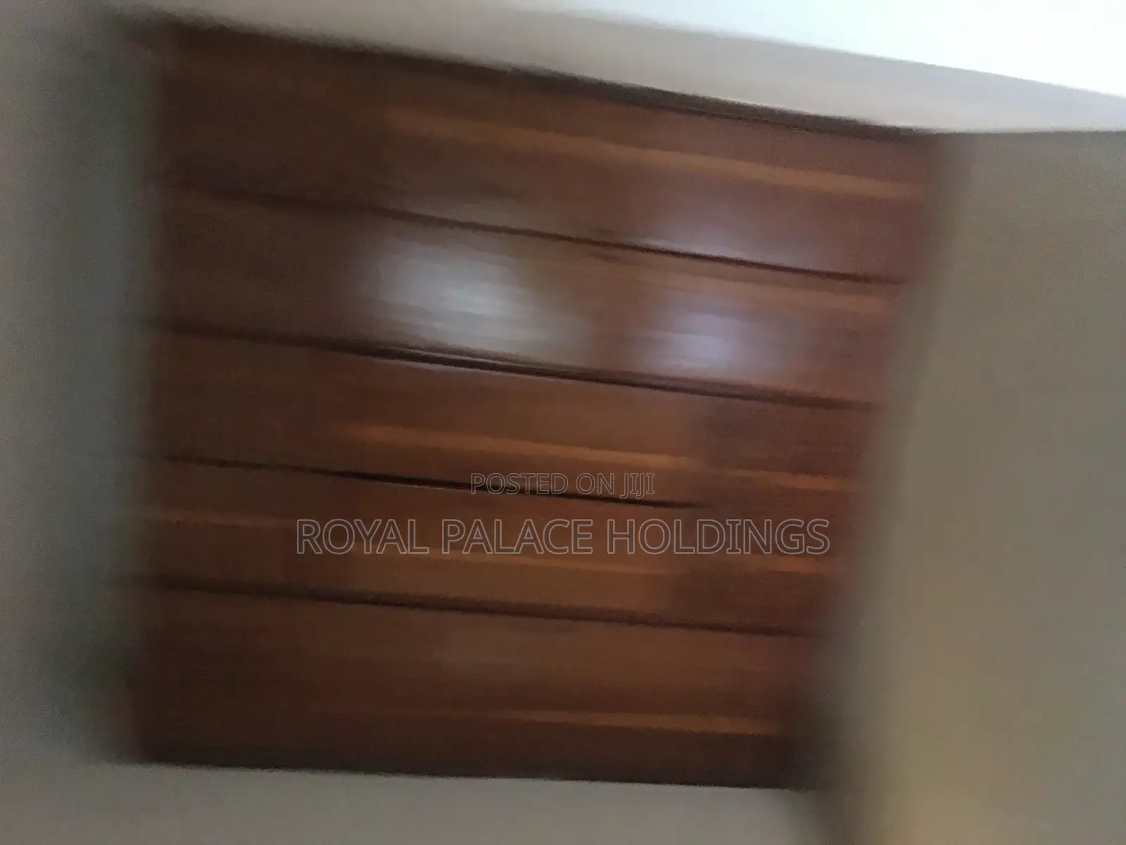 8bdrm Duplex in Close To American, East Legon for rent