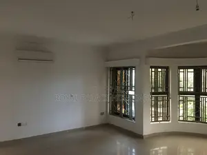 8bdrm Duplex in Close To American, East Legon for rent