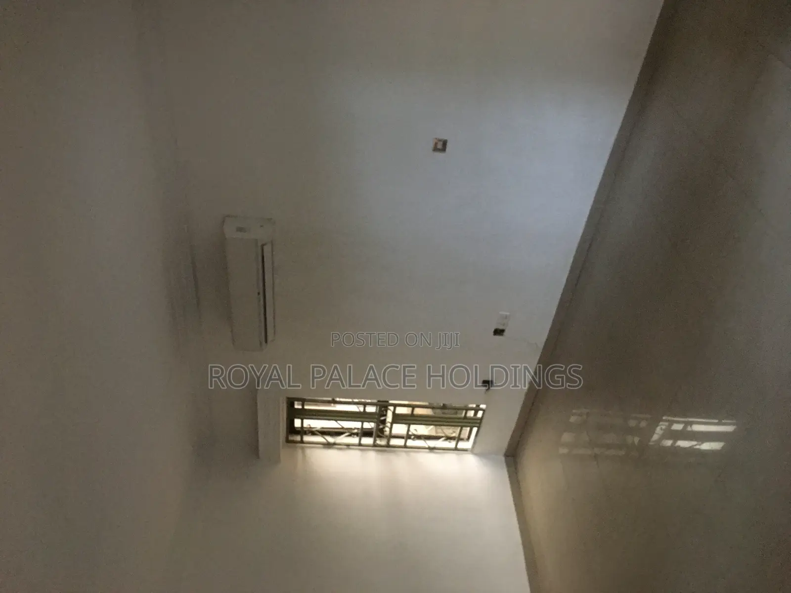 8bdrm Duplex in Close To American, East Legon for rent