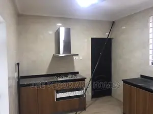 3bdrm Block of Flats in Bee Decor And Homes, Adenta for sale