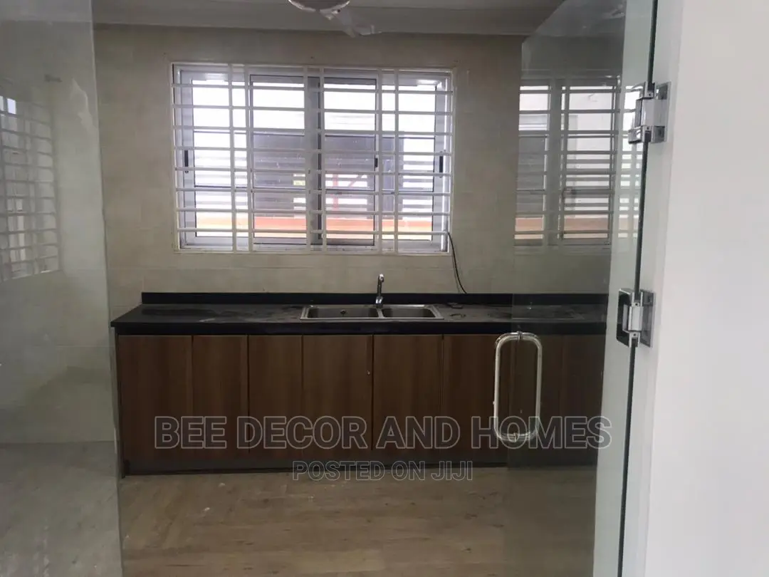 3bdrm Block of Flats in Bee Decor And Homes, Adenta for sale