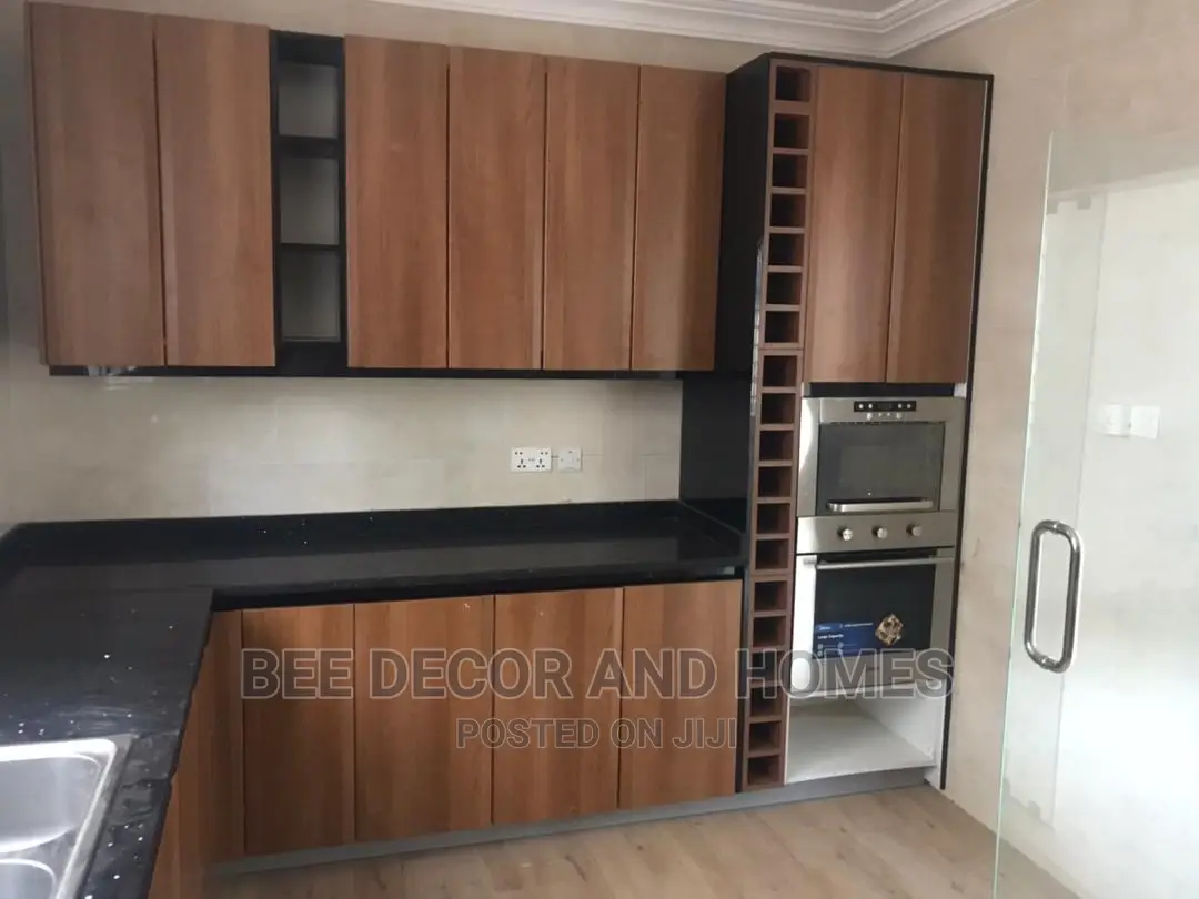 3bdrm Block of Flats in Bee Decor And Homes, Adenta for sale
