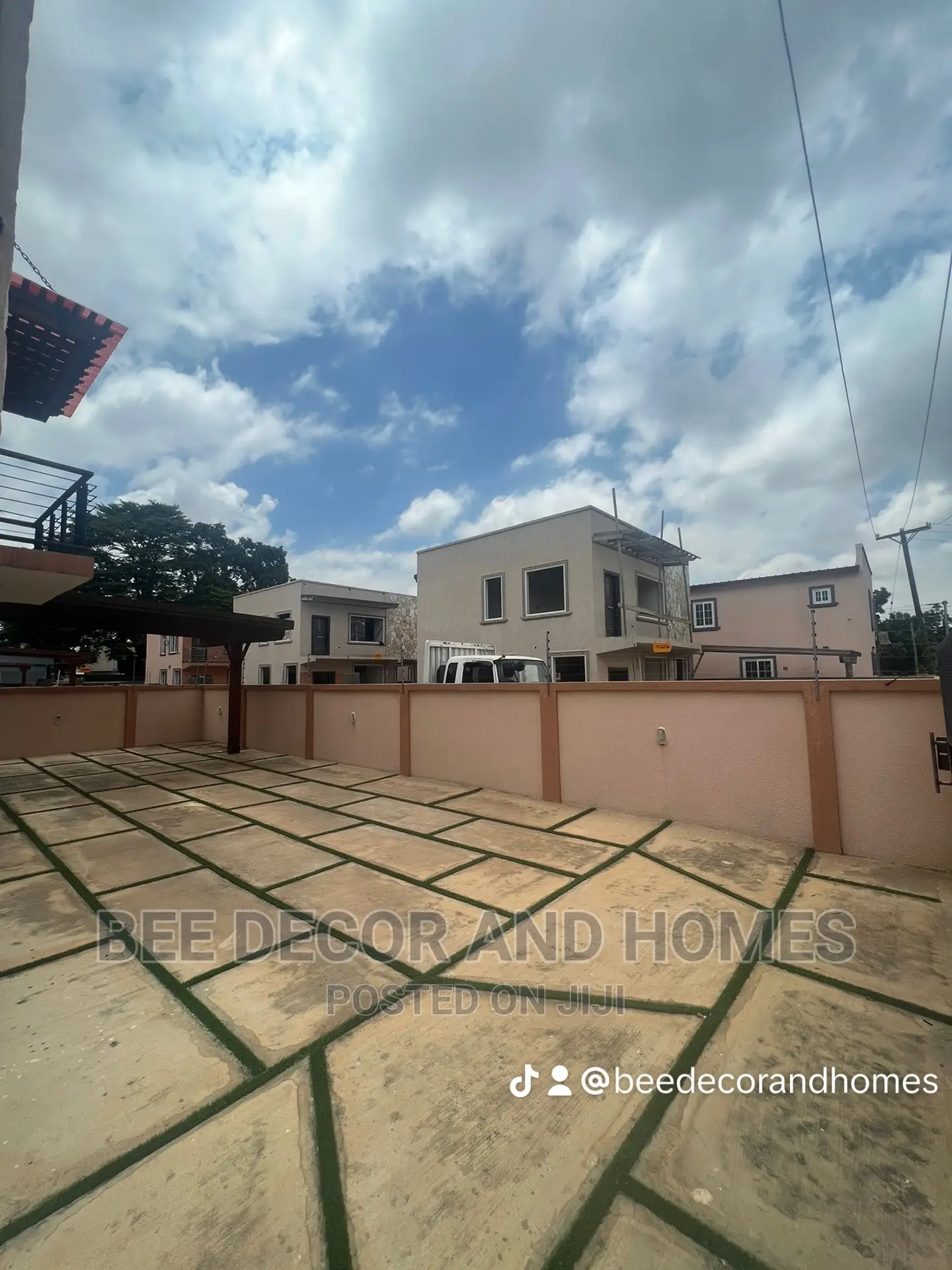 3bdrm Block of Flats in Bee Decor And Homes, Adenta for sale