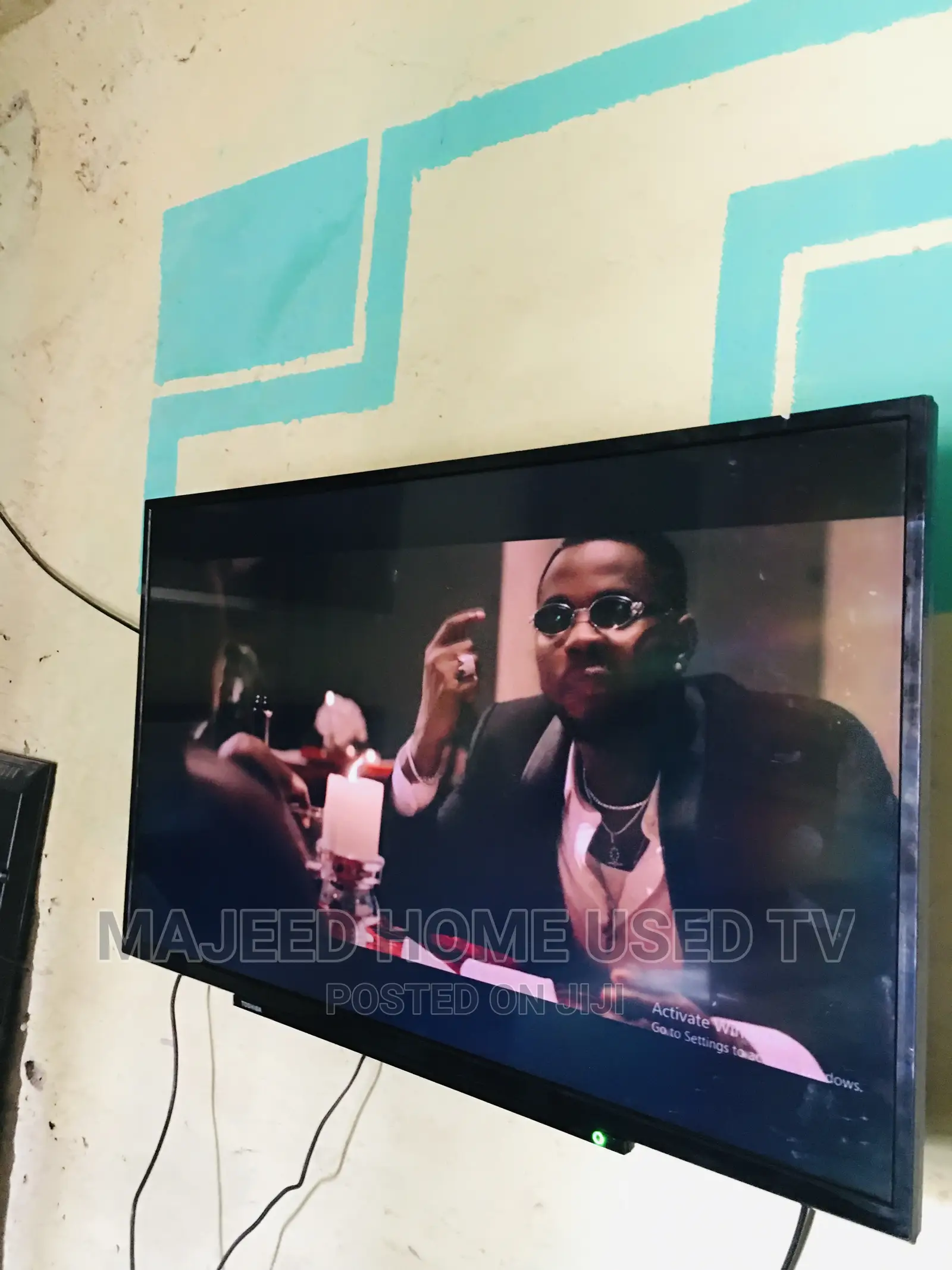 43inches TOSHIBA Digital Satellite Smart Tv