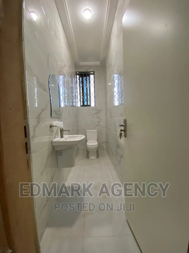 3bdrm House in Kwabeyna, Kwabenya for sale