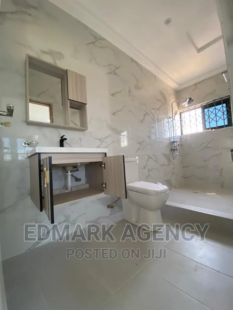 3bdrm House in Kwabeyna, Kwabenya for sale