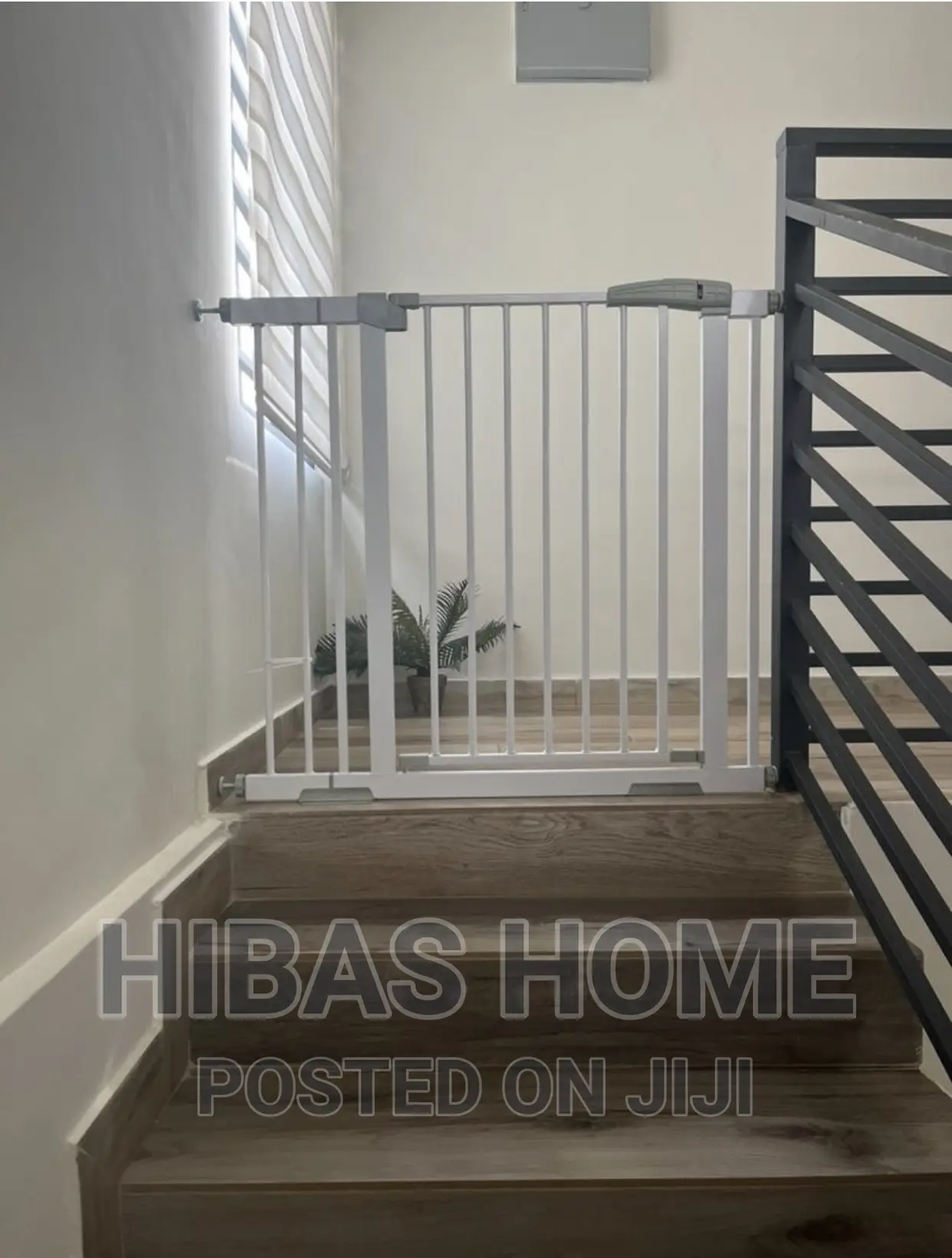 Metallic Baby Safety Gate for Staircase Baby Guard Gate 82cm