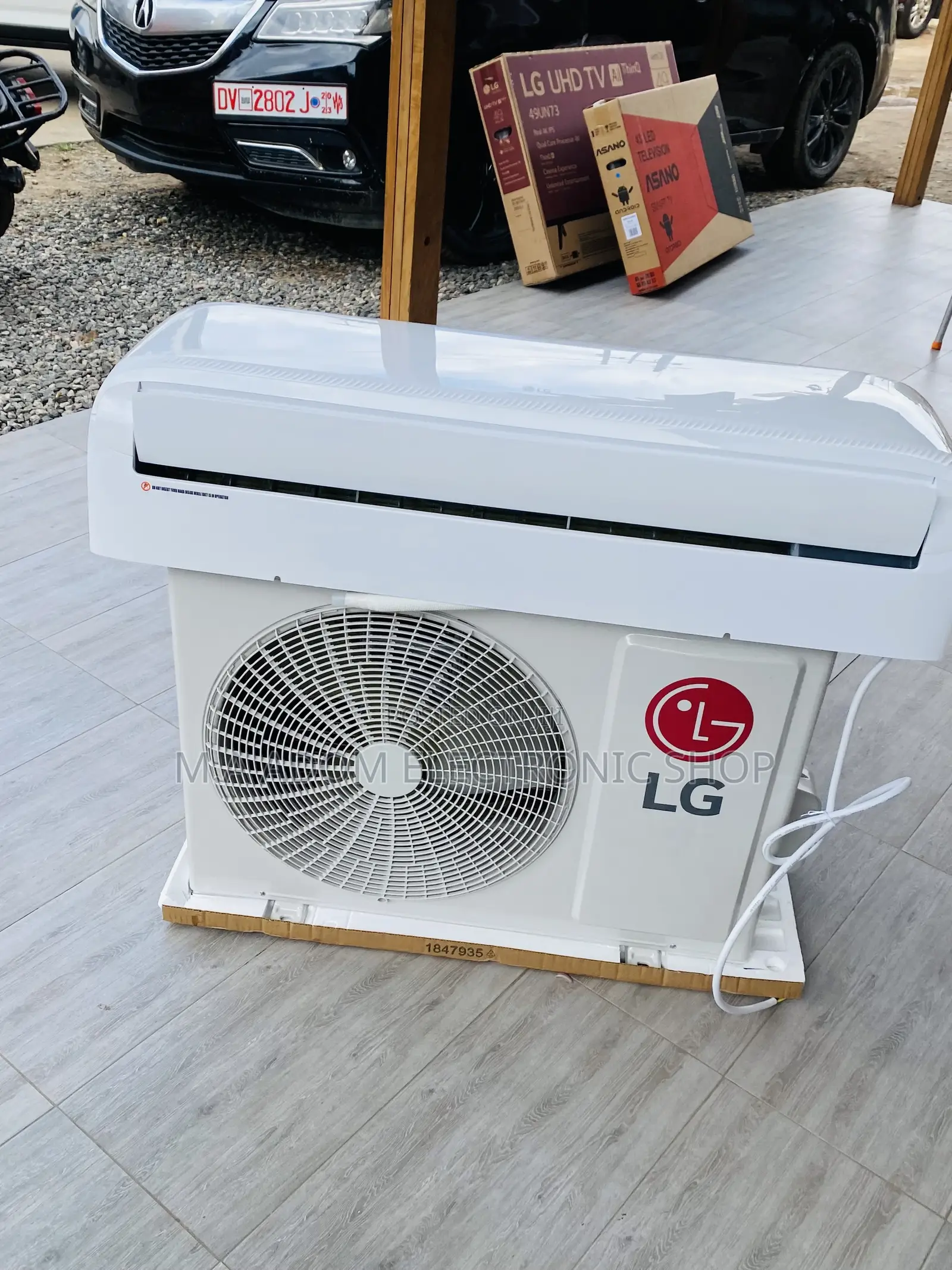 Energy Saving LG 2.5hp Air Conditioner(White) 