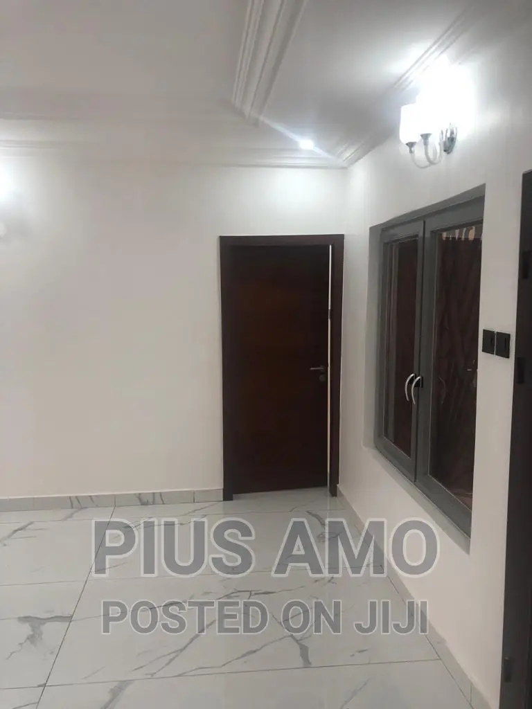 Executive Chamber and Hall Self Contained