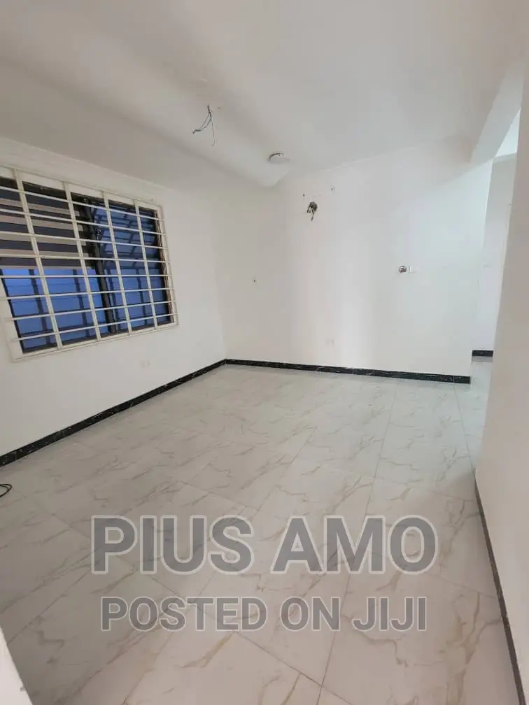 Executive Chamber and Hall Self Contained
