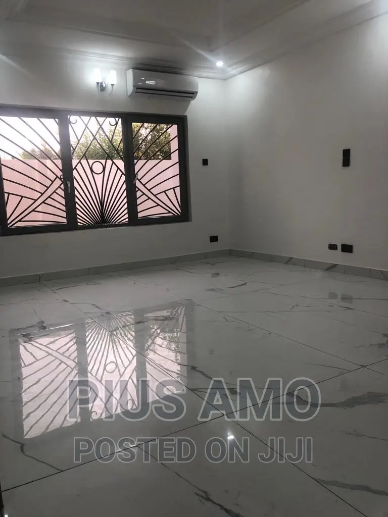 Executive Chamber and Hall Self Contained