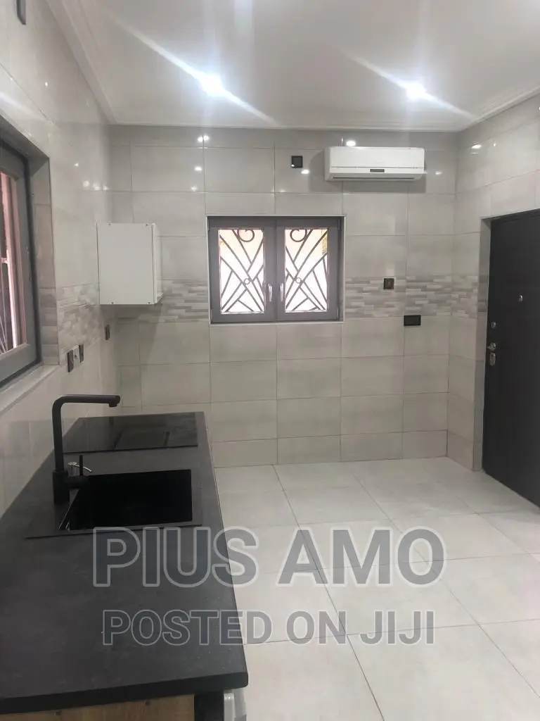 Executive Chamber and Hall Self Contained