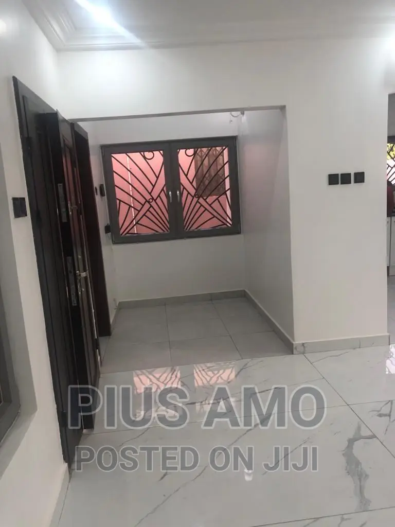 Executive Chamber and Hall Self Contained