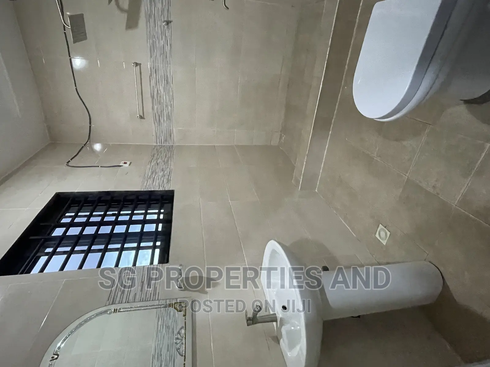 3bdrm Apartment in Ecobank, Spintex for rent