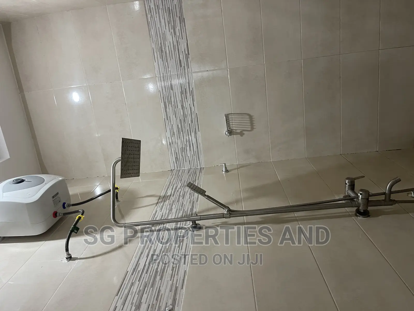 3bdrm Apartment in Ecobank, Spintex for rent